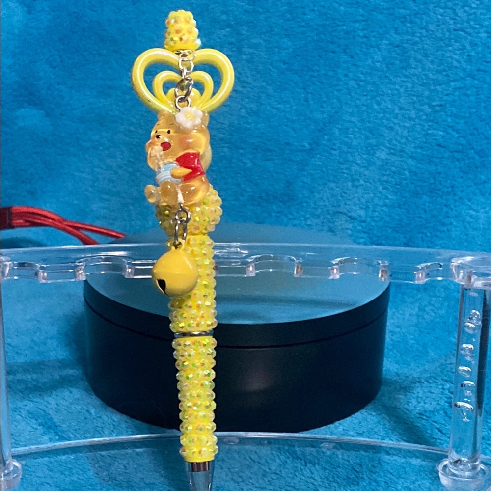 Yellow Beaded Pooh Bear Pen with Heart Topper - Picture 1 of 4